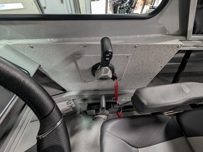 Slide: The Image of Smoker Craft Phantom 20x2 2026 - 14