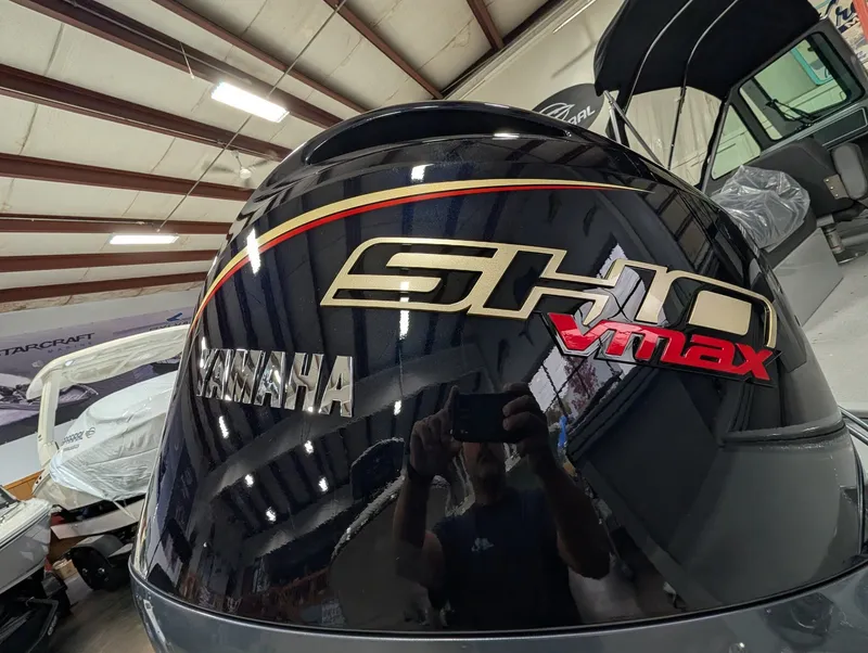 Slide: The Image of Smoker Craft Phantom 20x2 2026 - 17