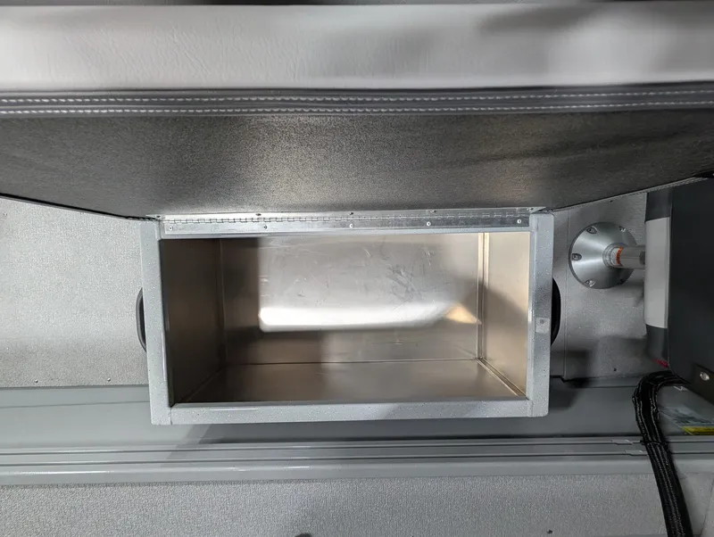 Slide: The Image of Smoker Craft Phantom 20x2 2026 - 21