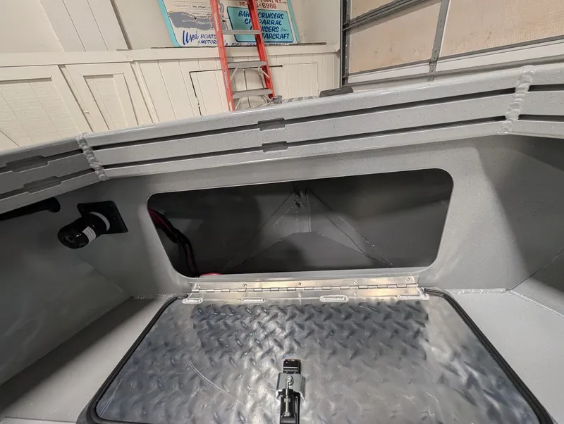 Slide: The Image of Smoker Craft Phantom 20x2 2026 - 25