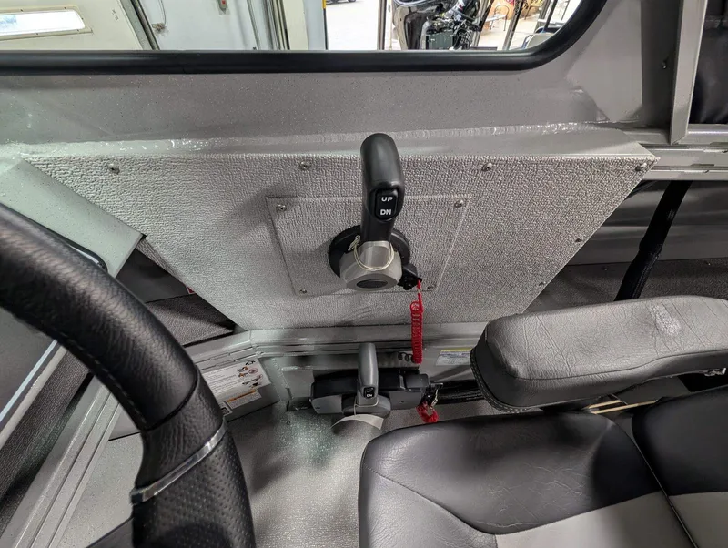 Slide: The Image of Smoker Craft Phantom 20 X2 2026 - 14