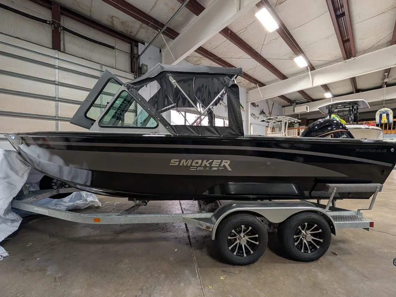 Slide: The Image of Smoker Craft Phantom 20 X2 2026 - 2