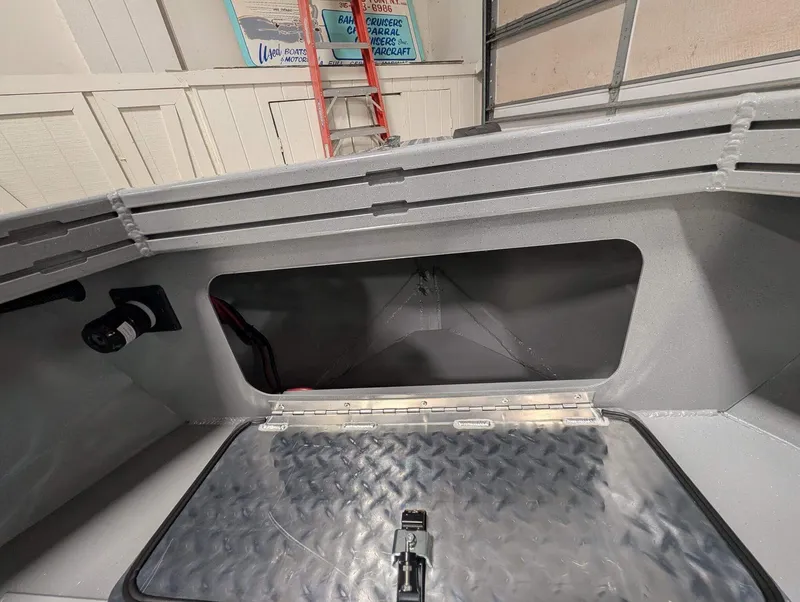 Slide: The Image of Smoker Craft Phantom 20 X2 2026 - 25