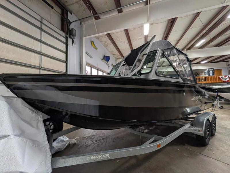 Slide: The Image of Smoker Craft Phantom 20 X2 2026 - 4