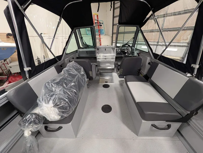 Slide: The Image of Smoker Craft Phantom 20 X2 2026 - 8