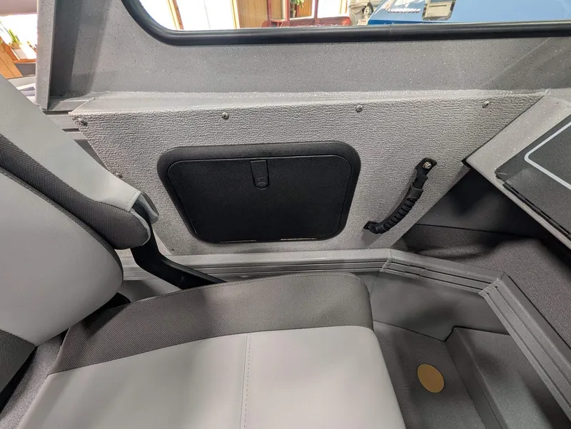 Slide: The Image of Smoker Craft Phantom 20 X2 2026 - 10