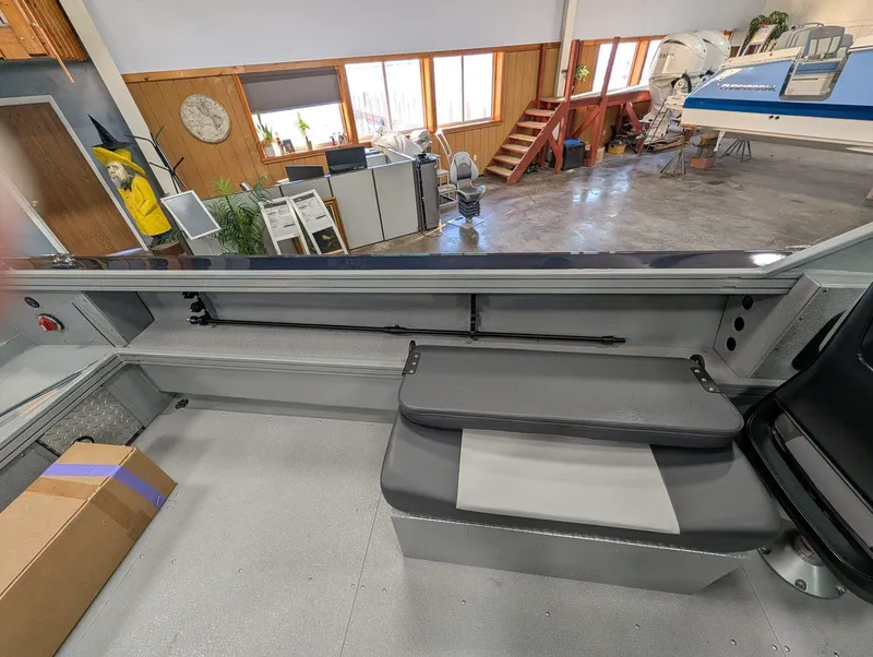 Slide: The Image of Smoker Craft Phantom 20 X2 2026 - 12