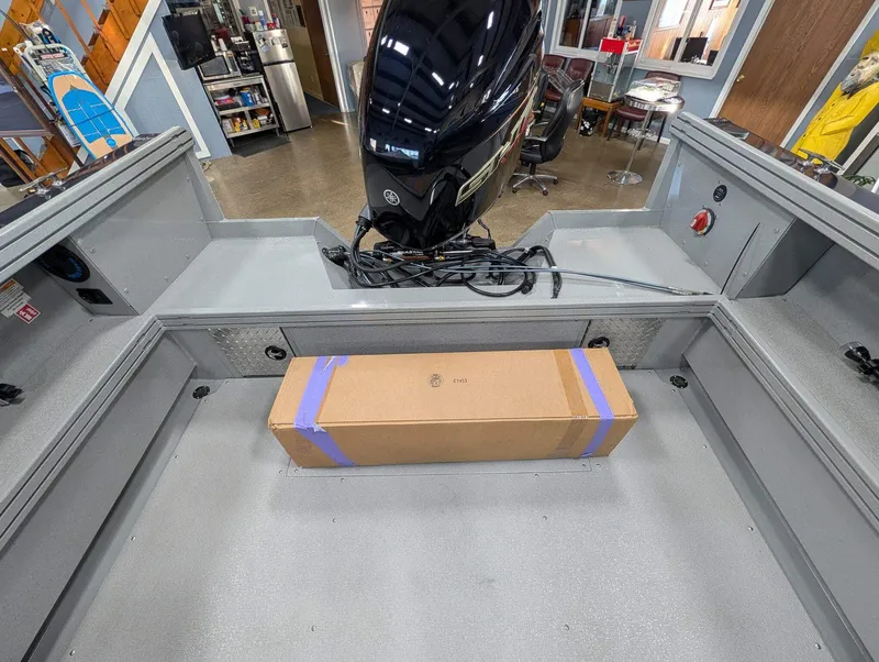 Slide: The Image of Smoker Craft Phantom 20 X2 2026 - 14