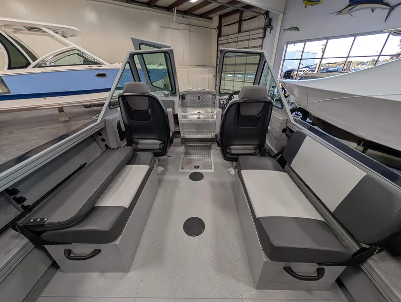 Slide: The Image of Smoker Craft Phantom 20 X2 2026 - 27