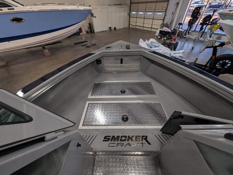 Slide: The Image of Smoker Craft Phantom 20 X2 2026 - 29