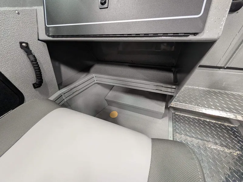 Slide: The Image of Smoker Craft Phantom 20 X2 2026 - 34