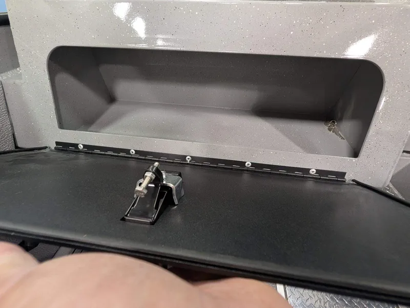 Slide: The Image of Smoker Craft Phantom 20 X2 2026 - 36