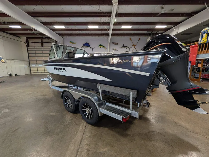 Slide: The Image of Smoker Craft Phantom 20 X2 2026 - 6