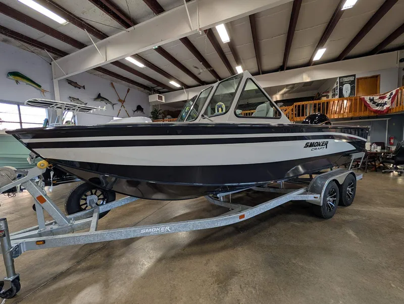 Slide: The Image of Smoker Craft Phantom 20 X2 2026 - 7