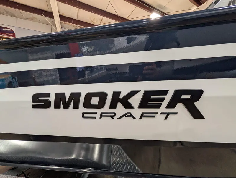 Slide: The Image of Smoker Craft Phantom 20 X2 2026 - 9
