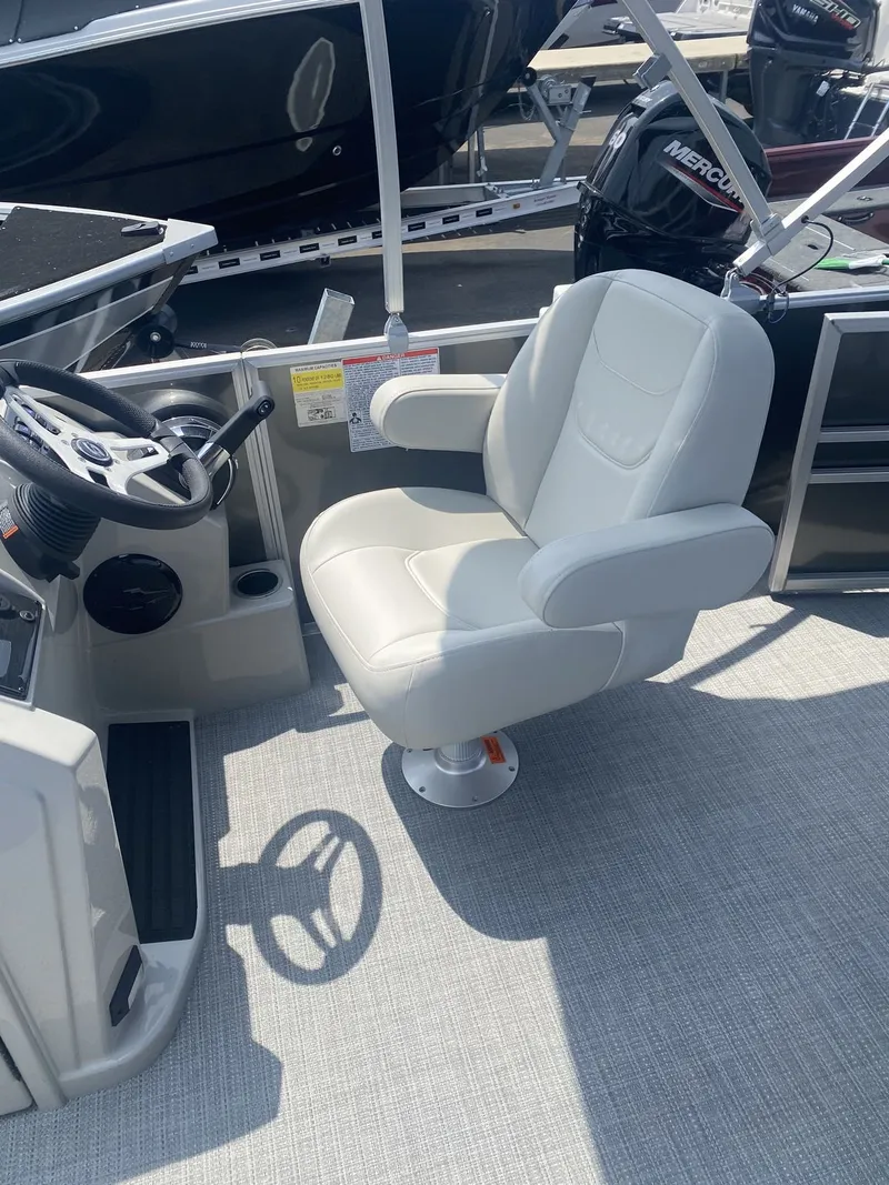 Slide: The Image of Sylvan Mirage 820 CLZ DH 2025 - 5