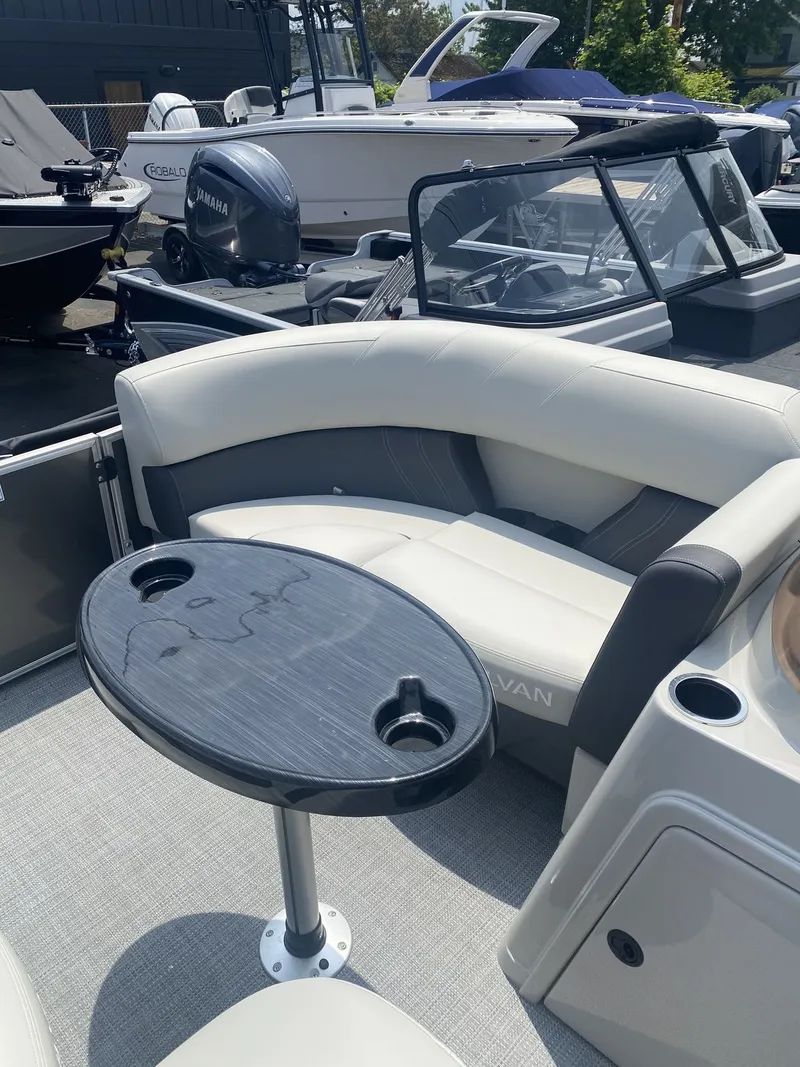 Slide: The Image of Sylvan Mirage 820 CLZ DH 2025 - 6