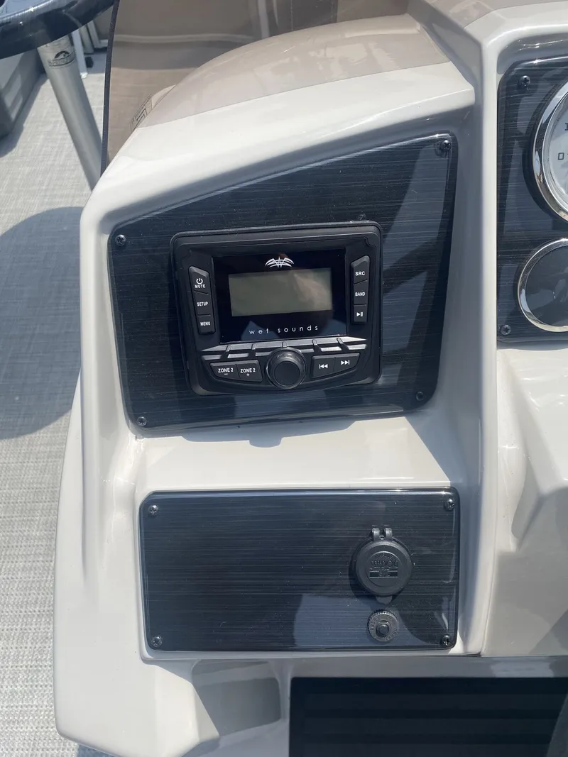 Slide: The Image of Sylvan Mirage 820 CLZ DH 2025 - 9