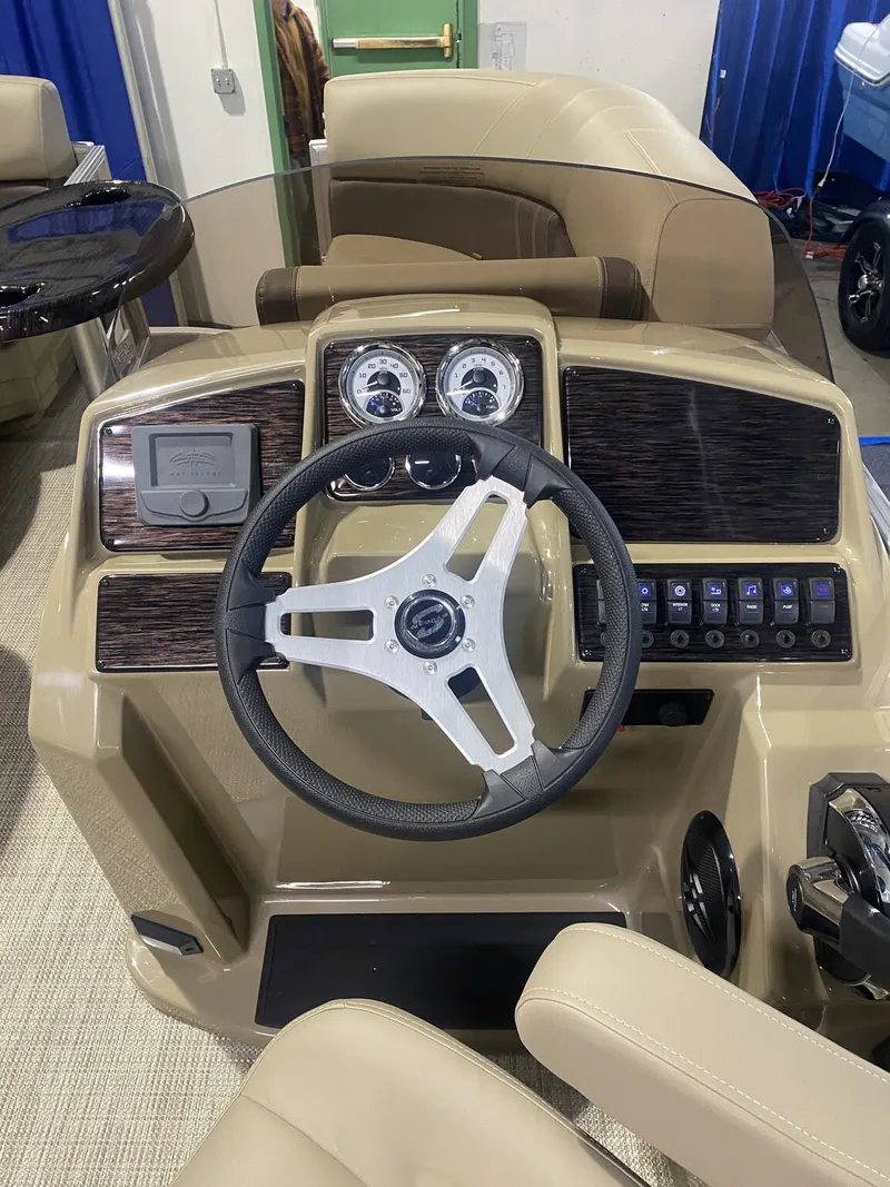 Slide: The Image of Sylvan Mirage 820 CLZ DH 2026 - 5