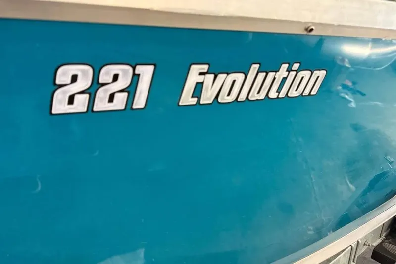 Slide: The Image of 2024 Hewescraft 221 Evolution boat model name on blue hull. - 21