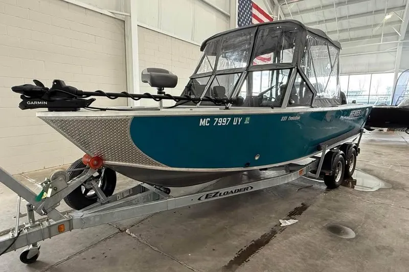 Slide: The Image of 2024 Hewescraft 221 Evolution boat on trailer in indoor showroom. - 3
