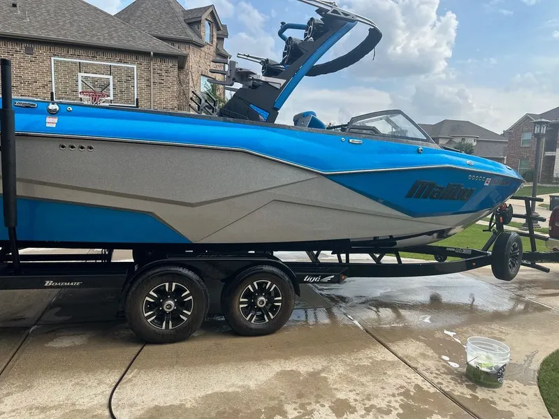 Slide: The Image of Malibu Wakesetter 25 LSV 2022 - 10