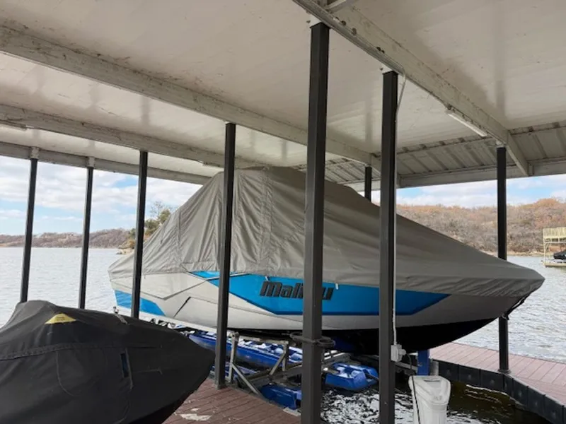 Slide: The Image of Malibu Wakesetter 25 LSV 2022 - 11