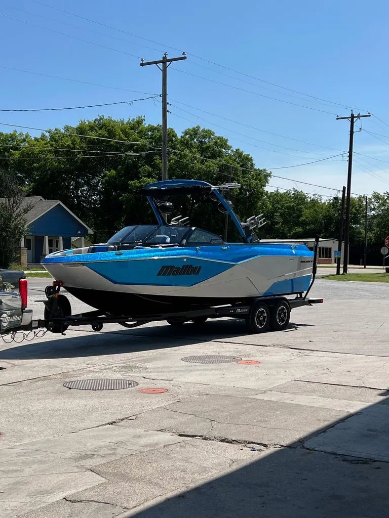 Slide: The Image of Malibu Wakesetter 25 LSV 2022 - 3