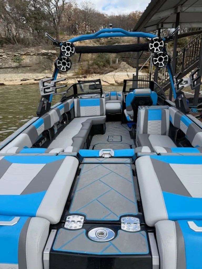 Slide: The Image of Malibu Wakesetter 25 LSV 2022 - 4