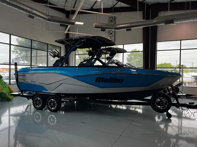 Slide: The Image of Malibu Wakesetter 25 LSV 2022 - 9