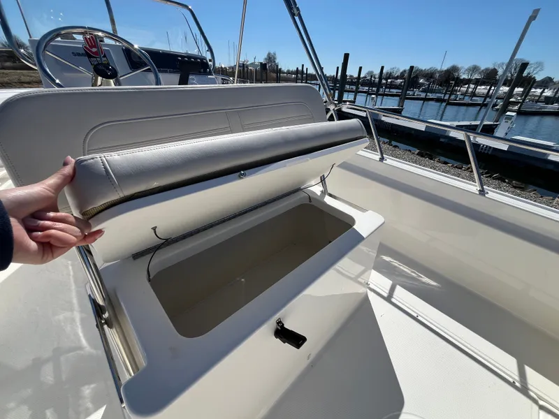 Slide: The Image of Boston Whaler 170 Montauk 2026 - 10