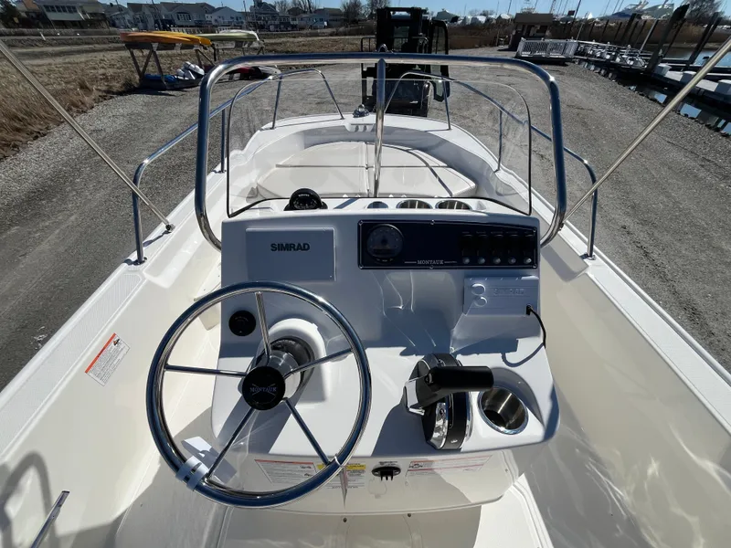 Slide: The Image of Boston Whaler 170 Montauk 2026 - 12