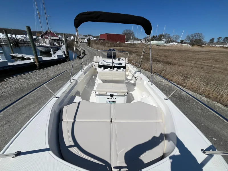 Slide: The Image of Boston Whaler 170 Montauk 2026 - 20
