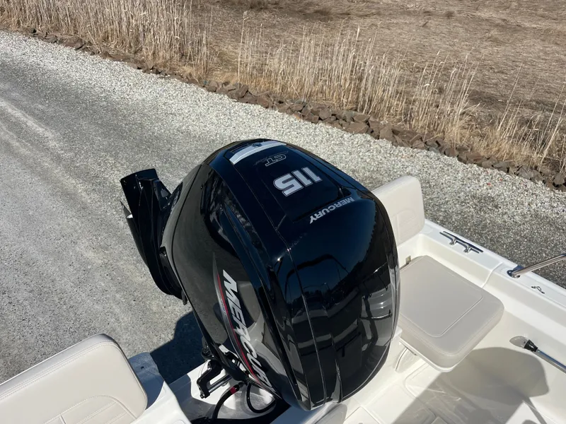 Slide: The Image of Boston Whaler 170 Montauk 2026 - 5