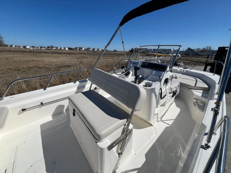 Slide: The Image of Boston Whaler 170 Montauk 2026 - 8