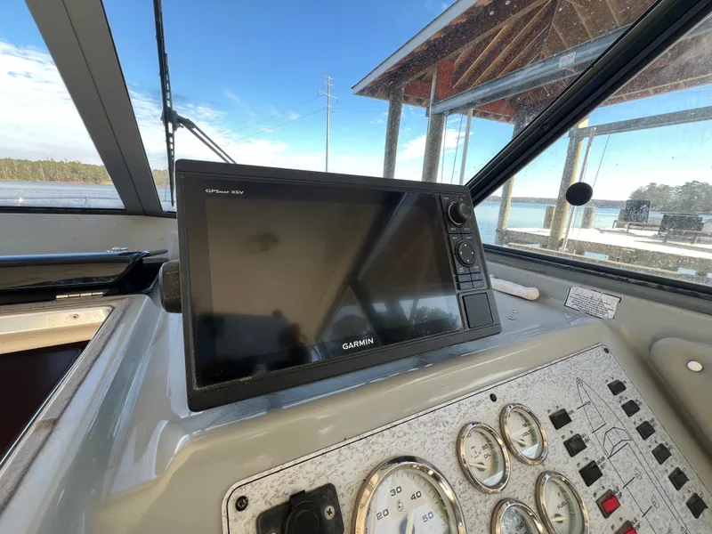 Slide: The Image of Bayliner Discovery 289 2007 - 16