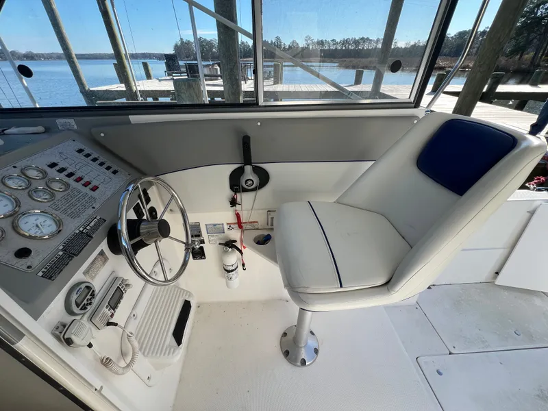 Slide: The Image of Bayliner Discovery 289 2007 - 17