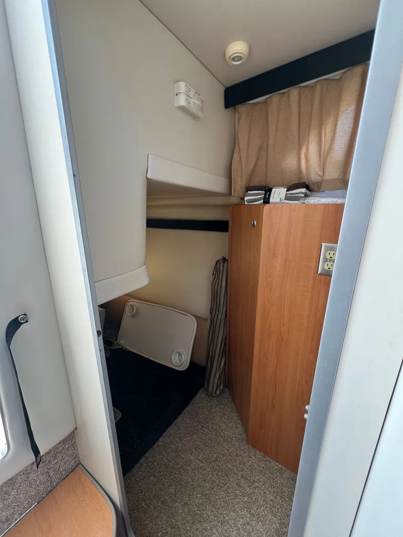 Slide: The Image of Bayliner Discovery 289 2007 - 21