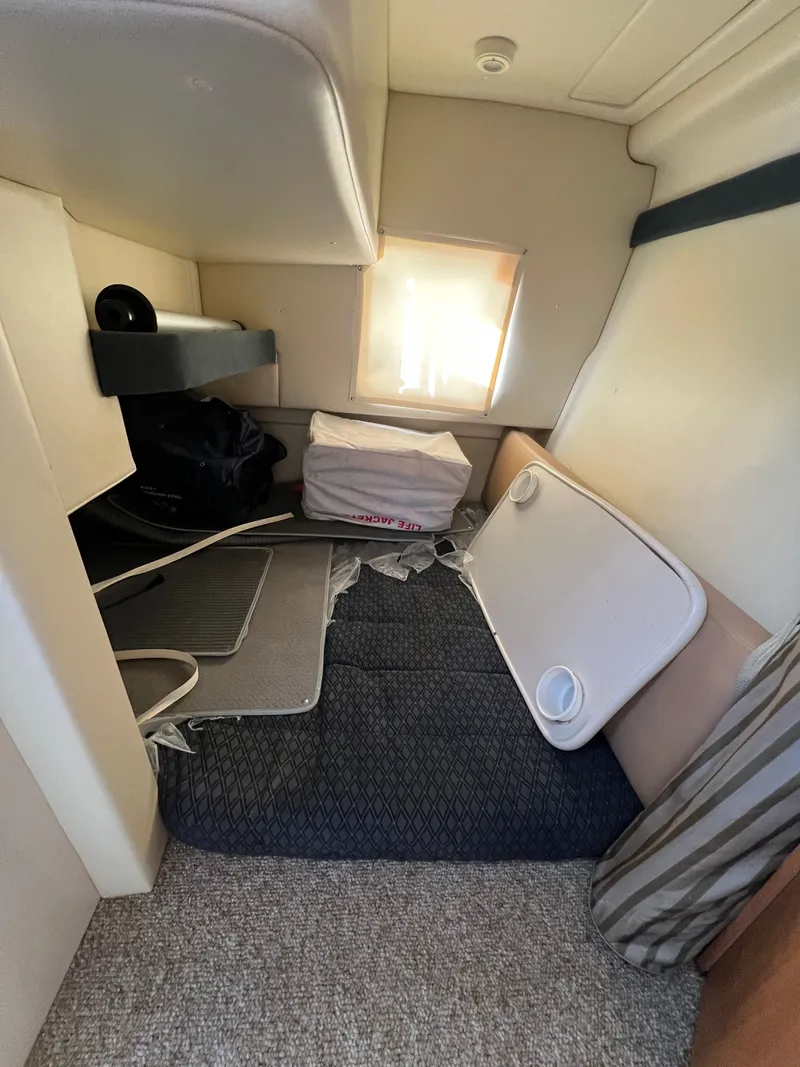 Slide: The Image of Bayliner Discovery 289 2007 - 23