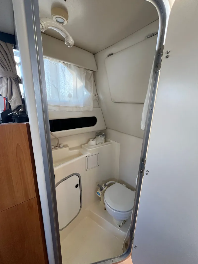 Slide: The Image of Bayliner Discovery 289 2007 - 37