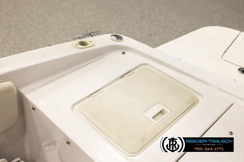 Slide: The Image of 2003 Four Winns 180 Freedom I/O boat deck with storage compartment. - 22
