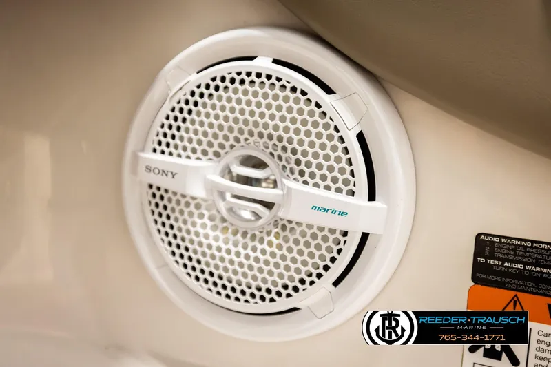 Slide: The Image of Sony marine speaker on 2003 Four Winns 180 Freedom I/O boat, featuring Reeder-Trausch Marine branding. - 40