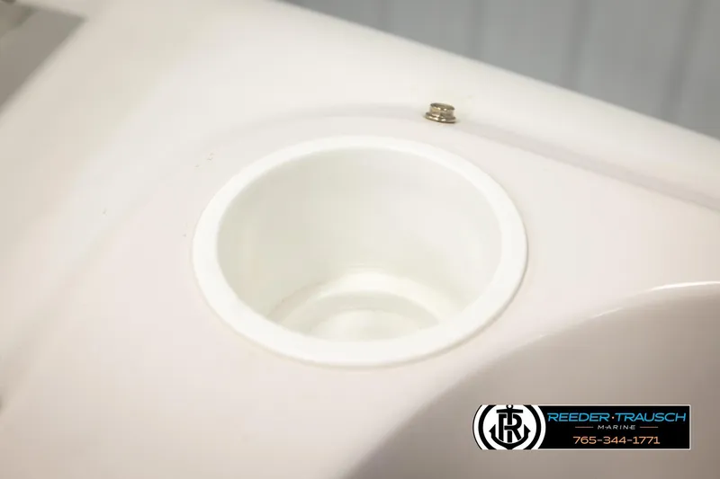 Slide: The Image of Cup holder on 2003 Four Winns 180 Freedom I/O boat, Reeder-Trausch Marine logo visible. - 41