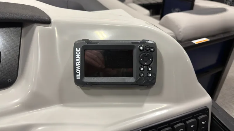 Slide: The Image of Lowrance device on Barletta SANZA22QC 2026 boat console. - 14