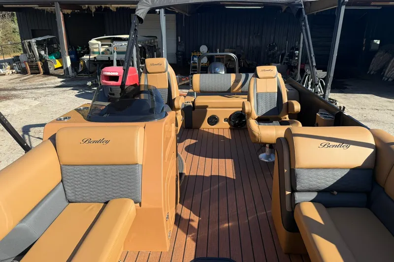 Slide: The Image of Interior of Bentley Pontoons Elite 253 Swingback 2026. - 13