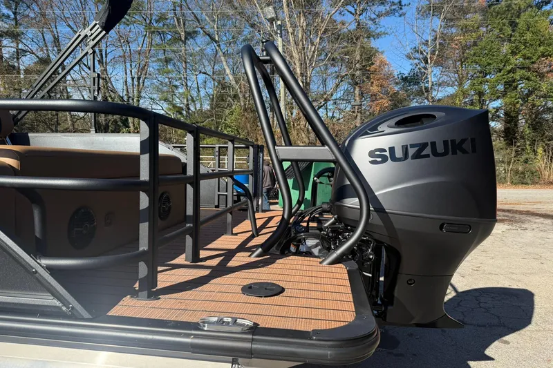 Slide: The Image of 2026 Bentley Pontoons Elite 253 with Suzuki engine, side view. - 14