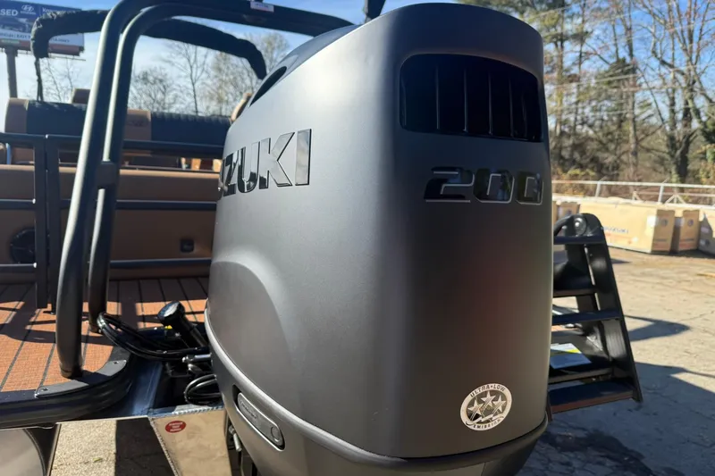Slide: The Image of Suzuki 200 HP outboard motor on Bentley Pontoons Elite 253 Swingback 2026. - 15