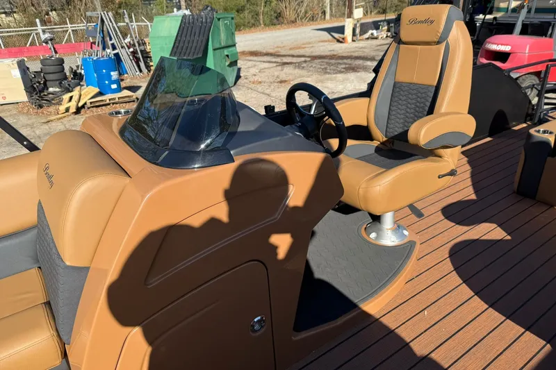Slide: The Image of Interior of Bentley Pontoons Elite 253 Swingback 2026 with leather seats. - 4