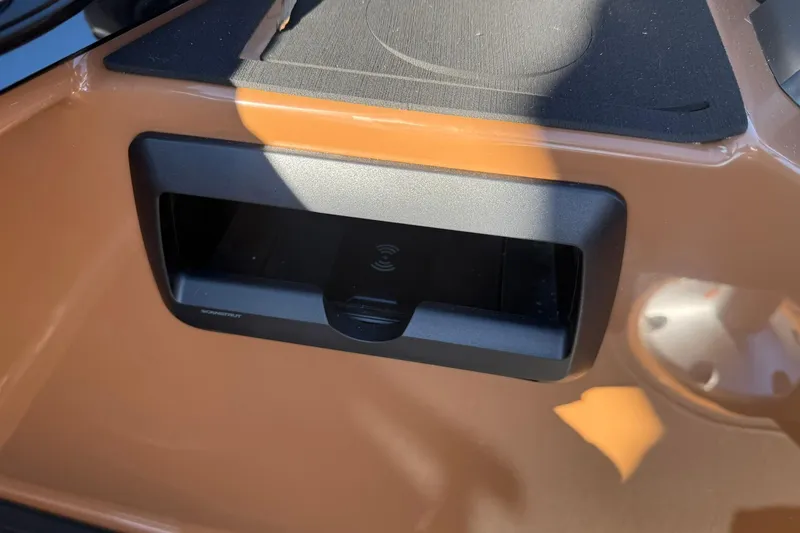 Slide: The Image of Charger in Bentley Pontoons Elite 253 Swingback 2026. - 8