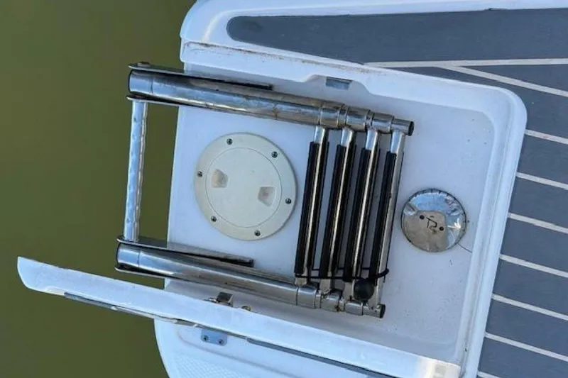 Slide: The Image of 2021 Robalo R317 Dual Console boat ladder and deck details. - 14